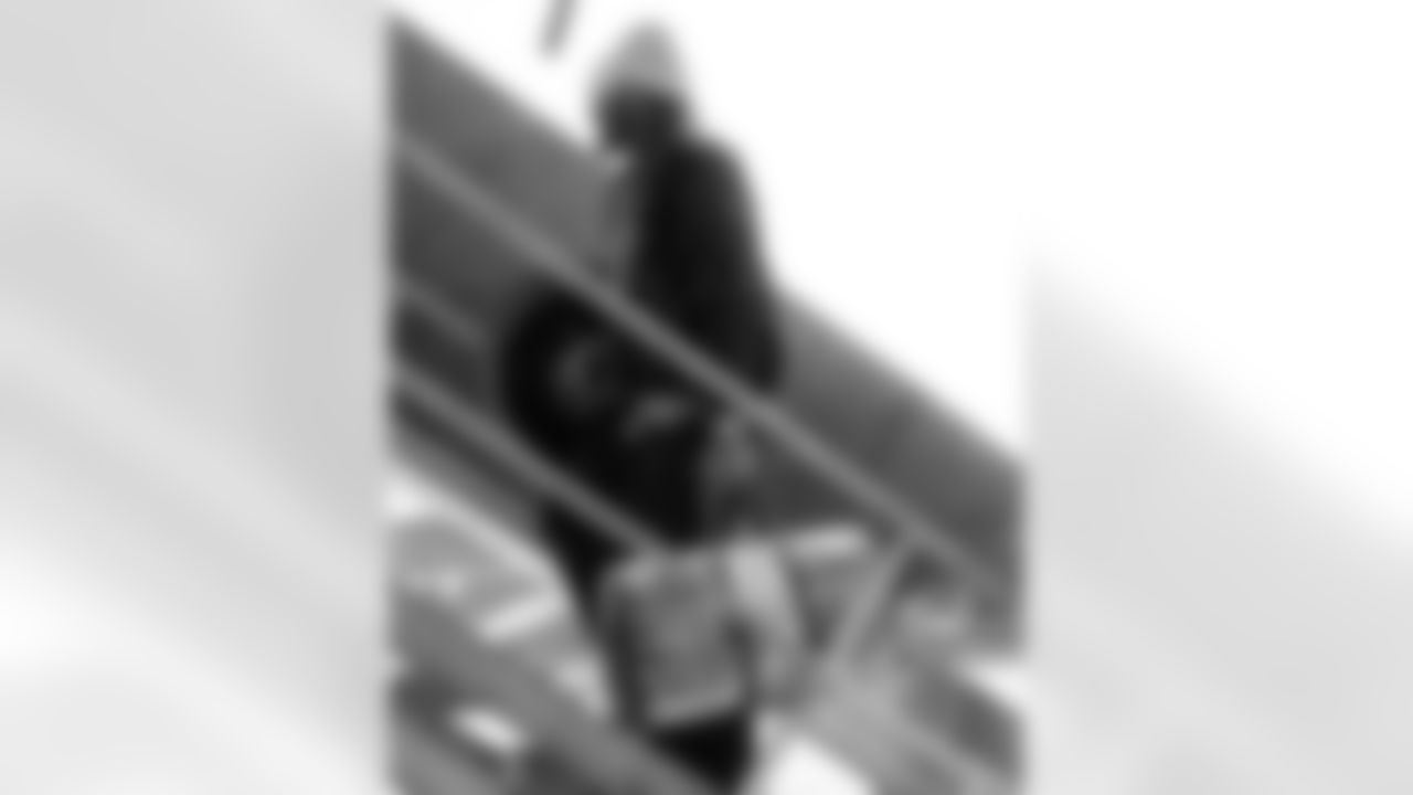 11292025_SeahawksTravel_0044