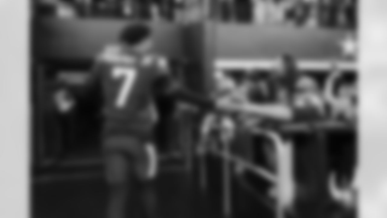 AK_Cowboys_Postgame_001