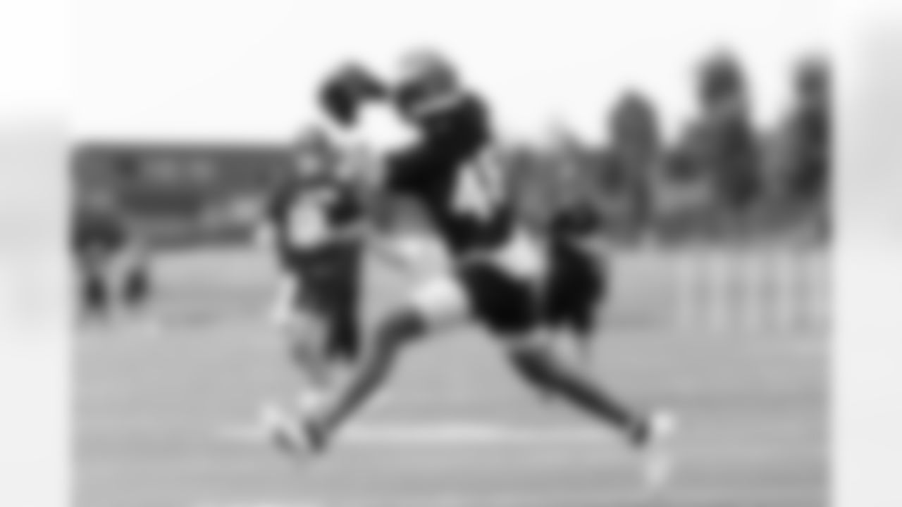 46 TE Bryson Nesbit