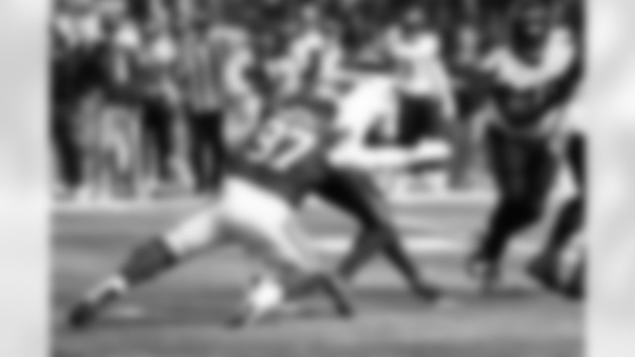 97 DL Harrison Phillips