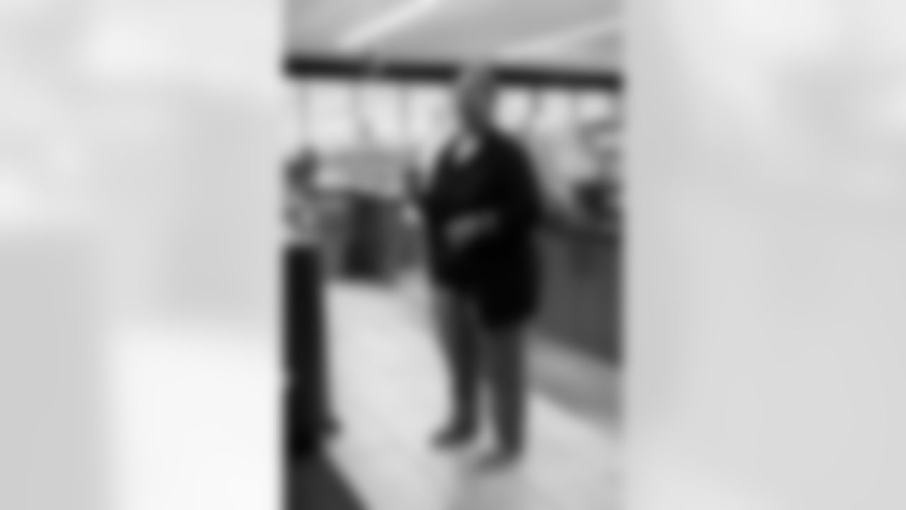 20251117_ThanksgivingPacking_002