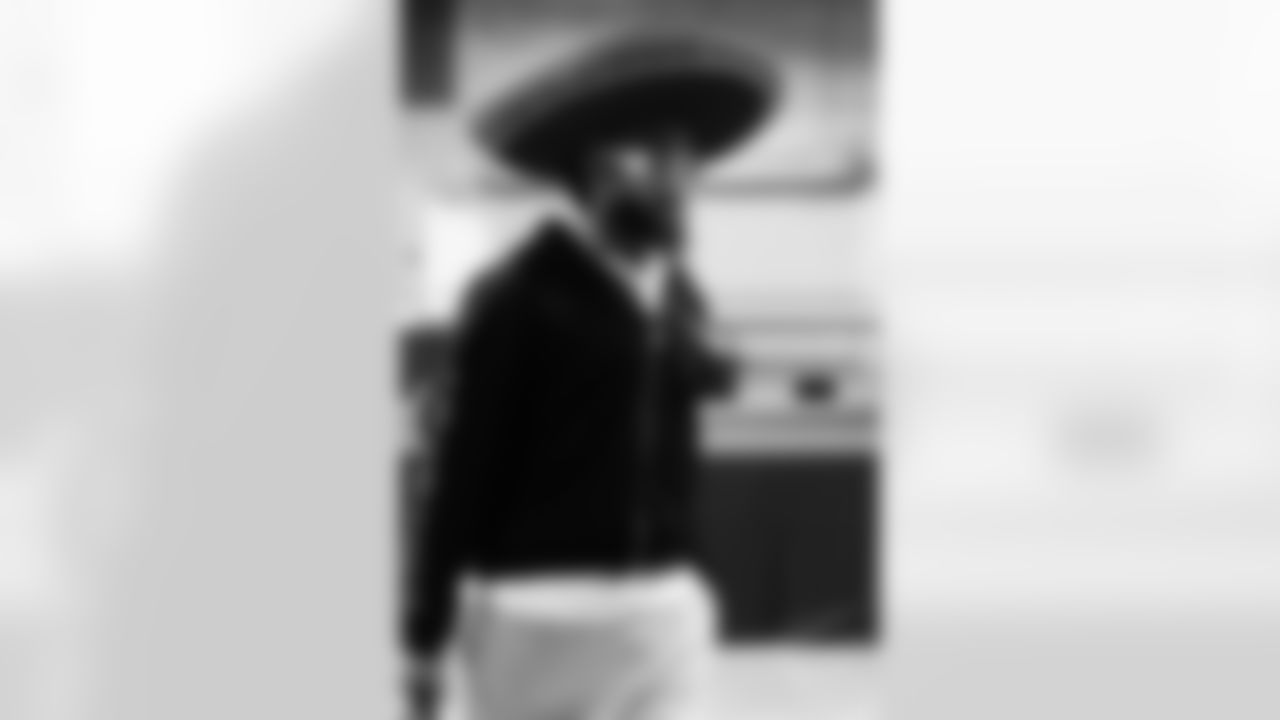 2025_1130_Vikings_Seattle_TTL_0002_Rusco