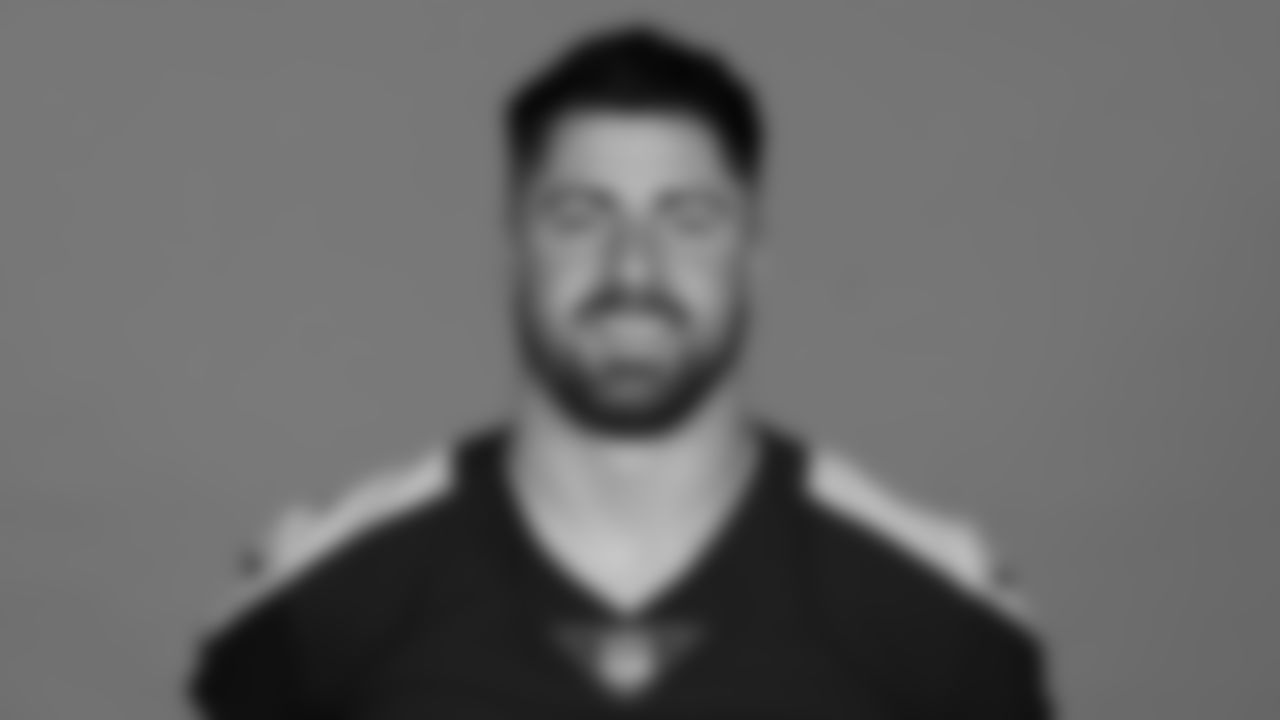TE Nick Vannett