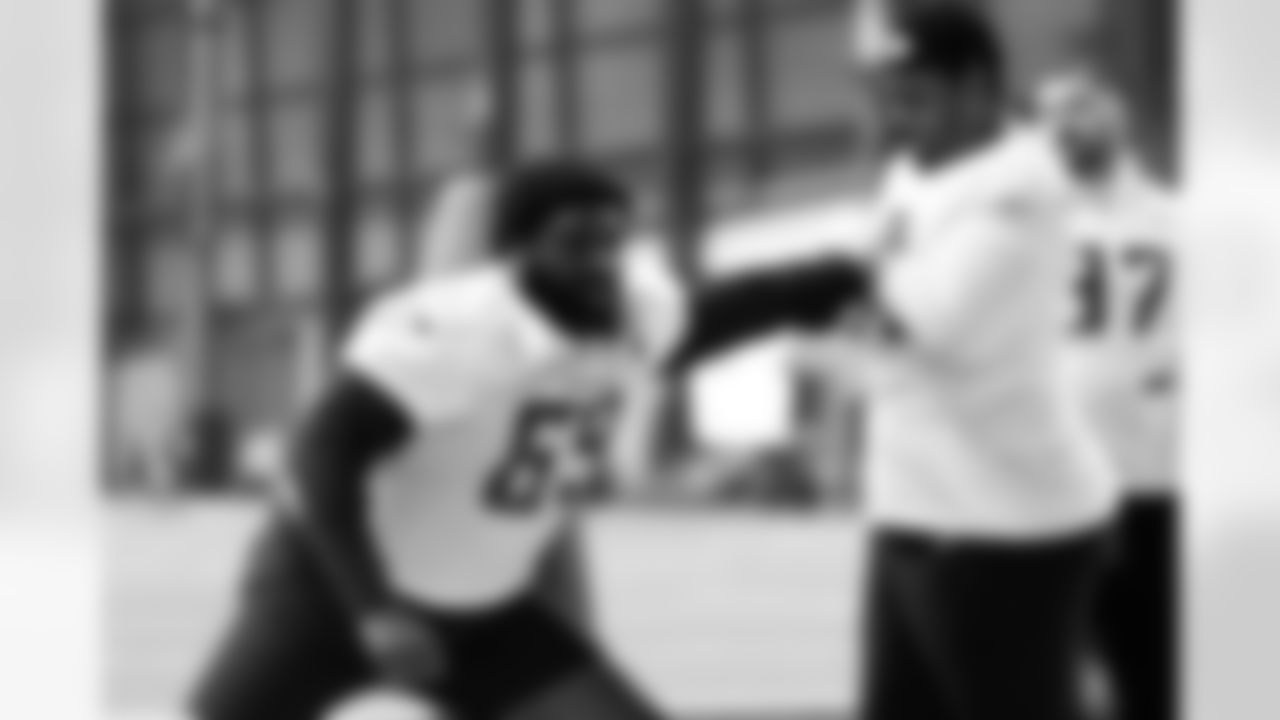 69 DL Elijah Williams