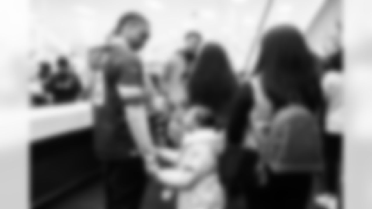 2023_1212_CR_HolidayShoppingEvent_0037