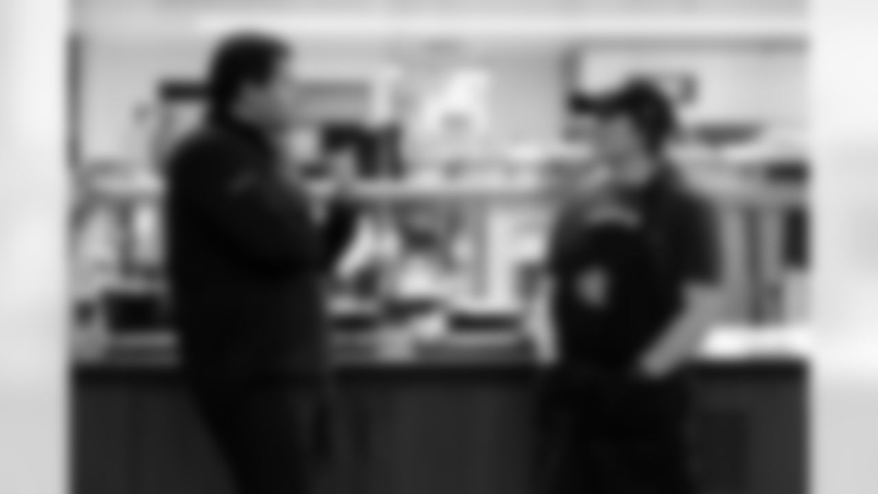 20251117_ThanksgivingPacking_072