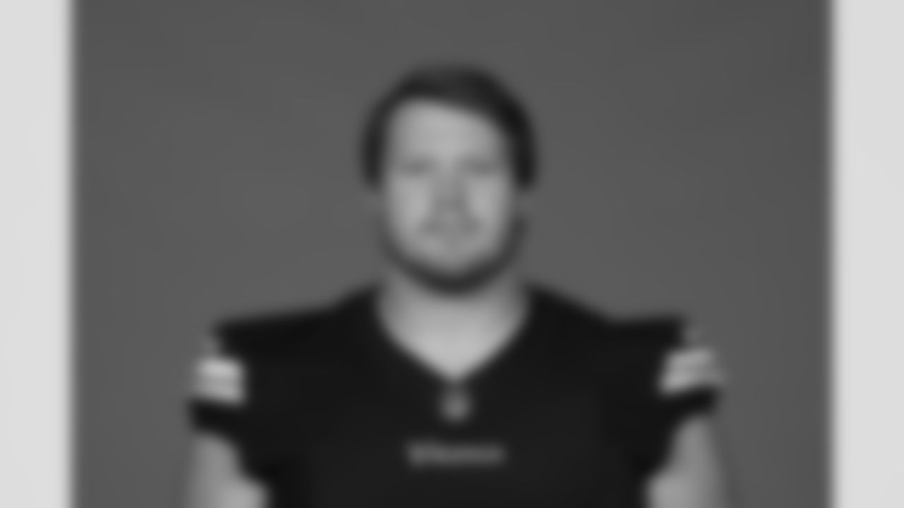 63 OL Zeke Correll