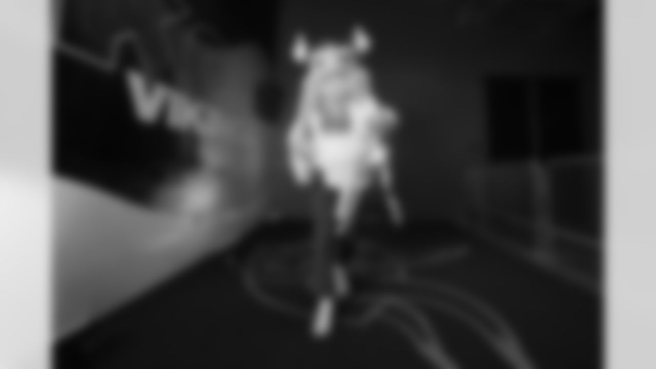 AR2_9064