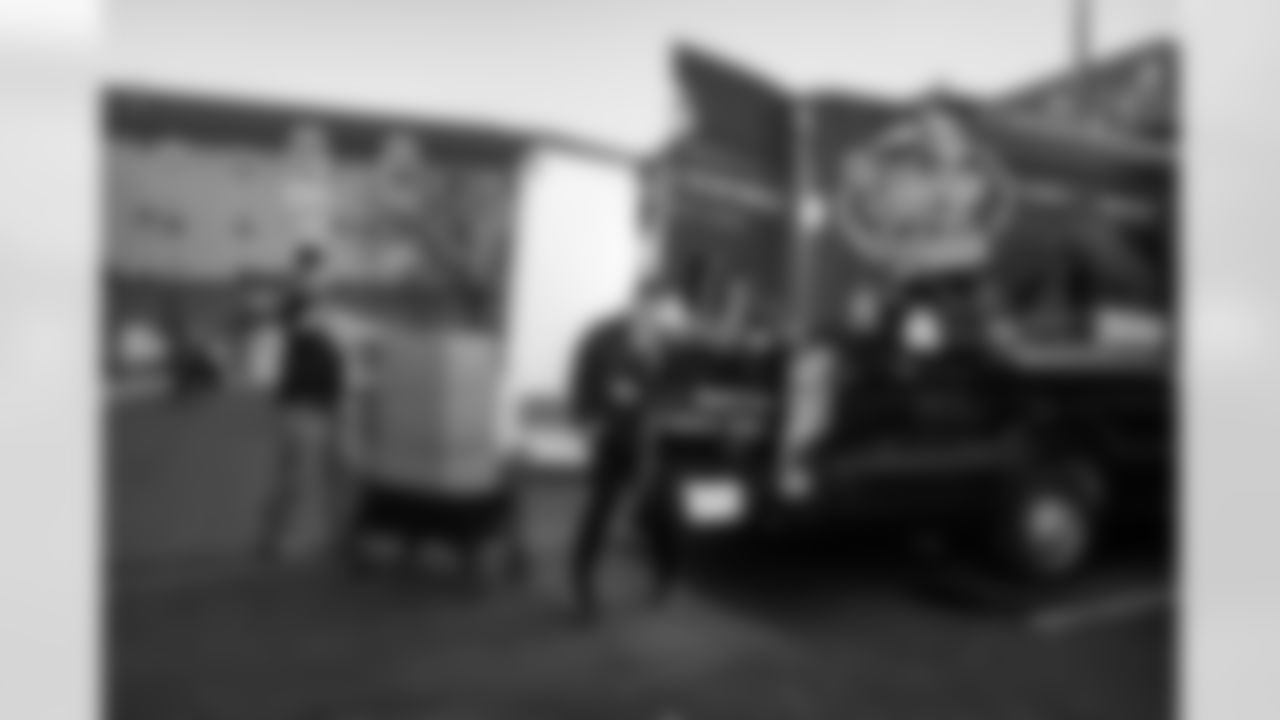 2025_1118_CR_ThanksgivingMealDistribution_0642