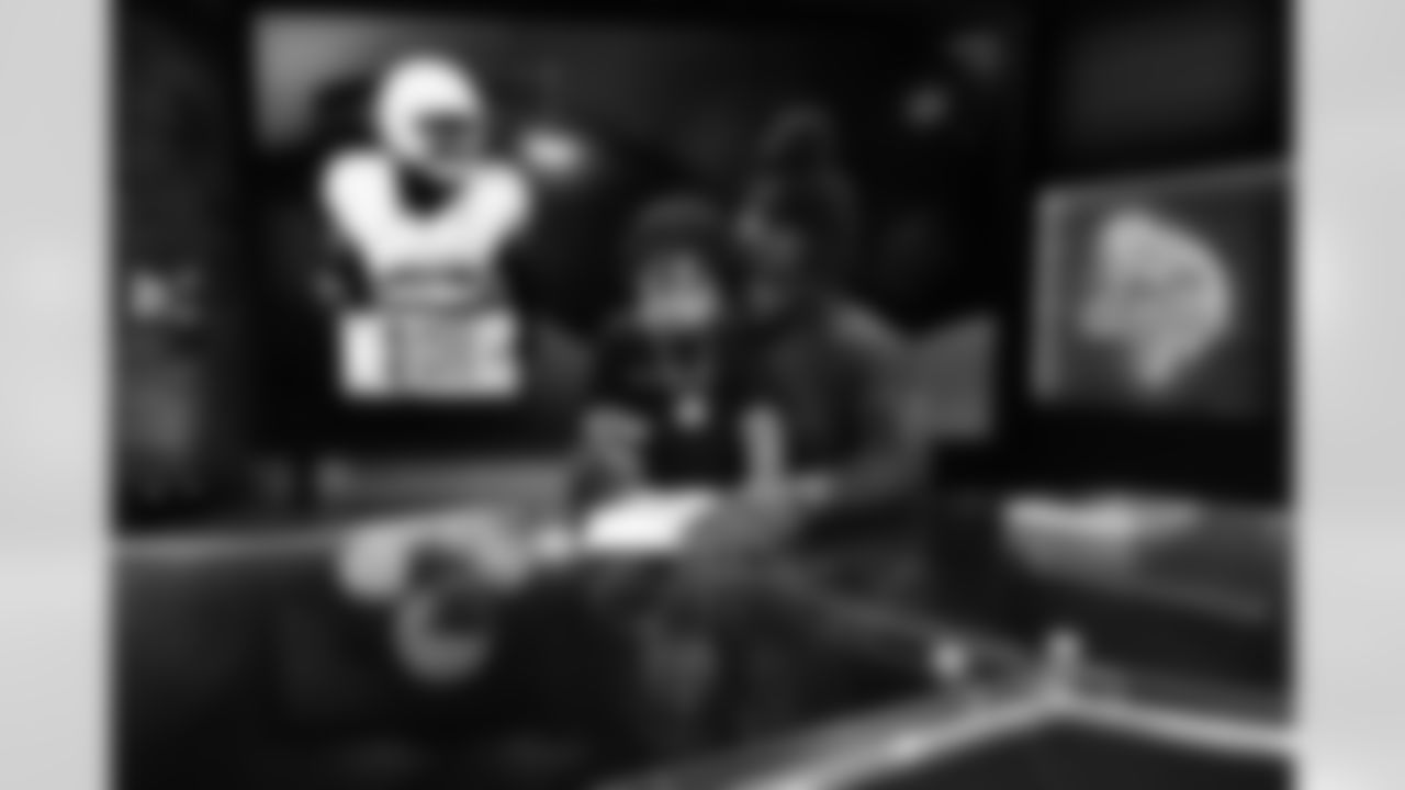 07282025_MetellusSigning_004