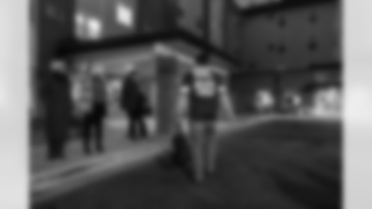 Levi_ThanksgivingMeals_039