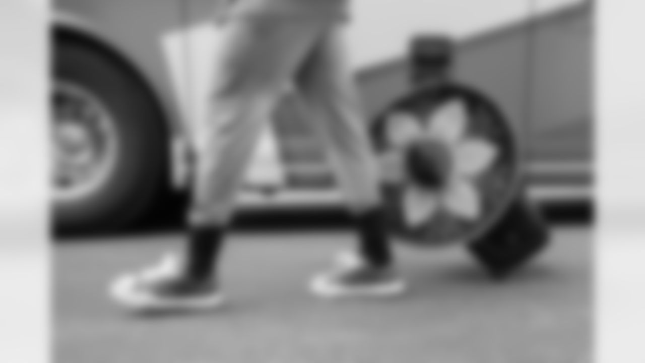 Travel images of players on their way to the Minnesota Vikings vs. Chicago Bears game September 07, 2025 at Soldier Field in Chicago, IL.