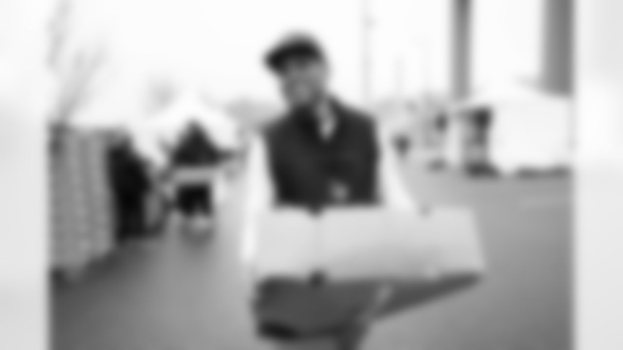 2025_1125_ThanksgivingDriveThru_0078