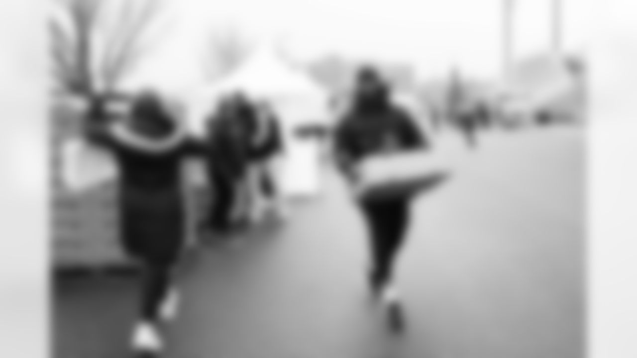 2025_ThanksgivingDriveThru_Rusco-19