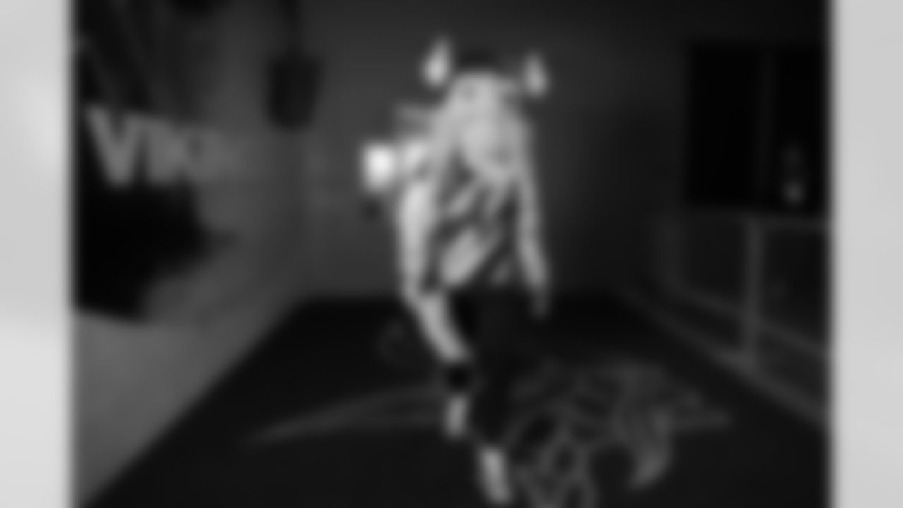 2025_1019_Vikings_Eagles_REG07_0010