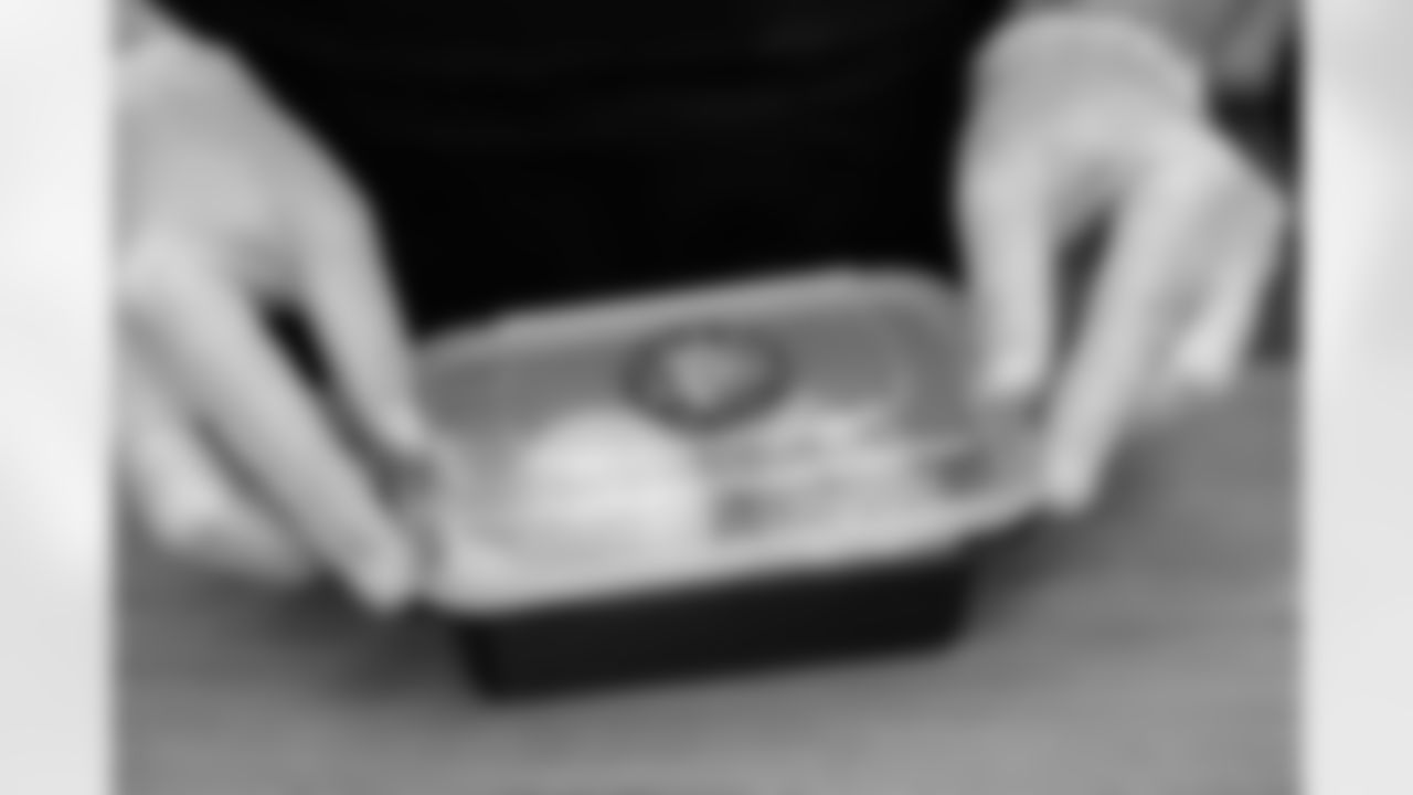 20251117_ThanksgivingPacking_011