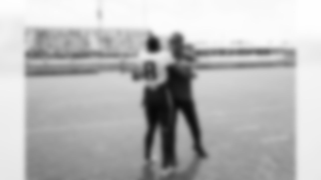 Stefon Diggs reunites with former Vikings teammates and coaches during joint practice with the Patriots