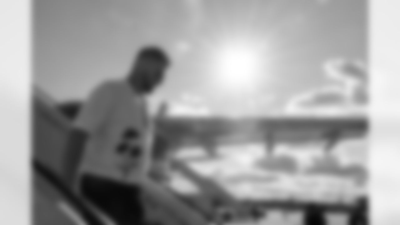 Travel images of players on their way to the Minnesota Vikings vs. Chicago Bears game September 07, 2025 at Soldier Field in Chicago, IL.