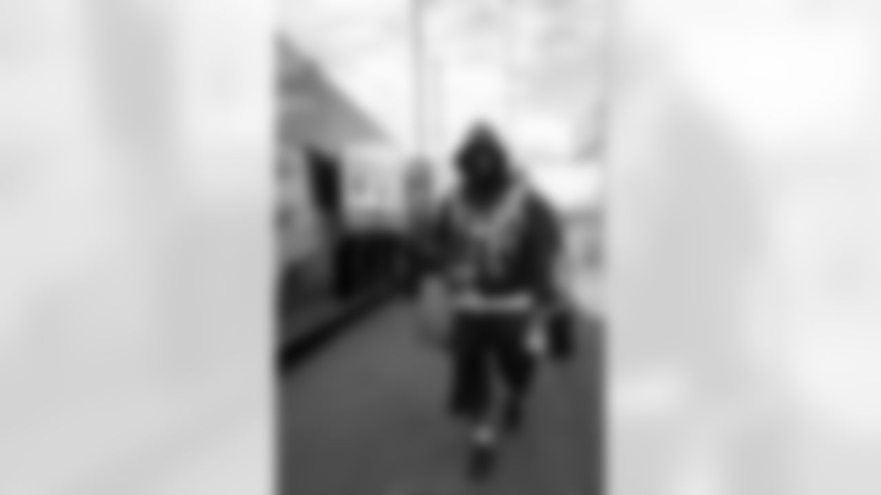 Travel images of players on their way to the Minnesota Vikings vs. Chicago Bears game September 07, 2025 at Soldier Field in Chicago, IL.