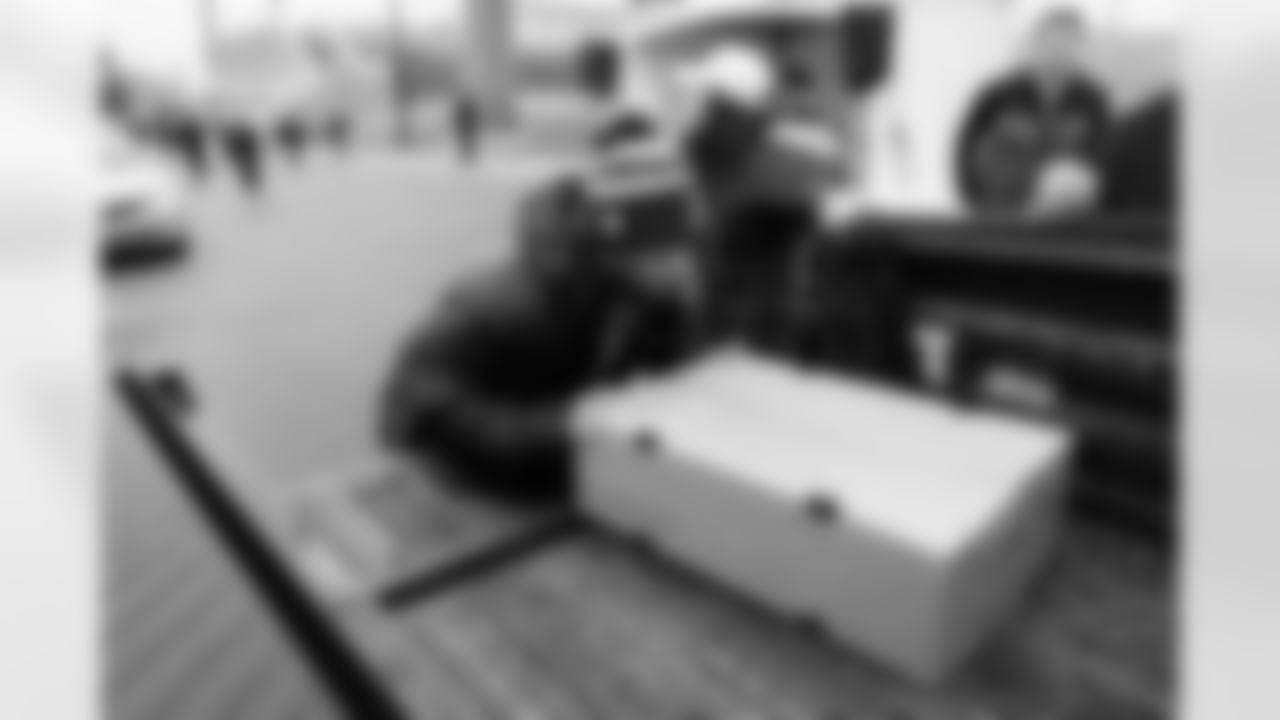 2025_ThanksgivingDriveThru_Rusco-24