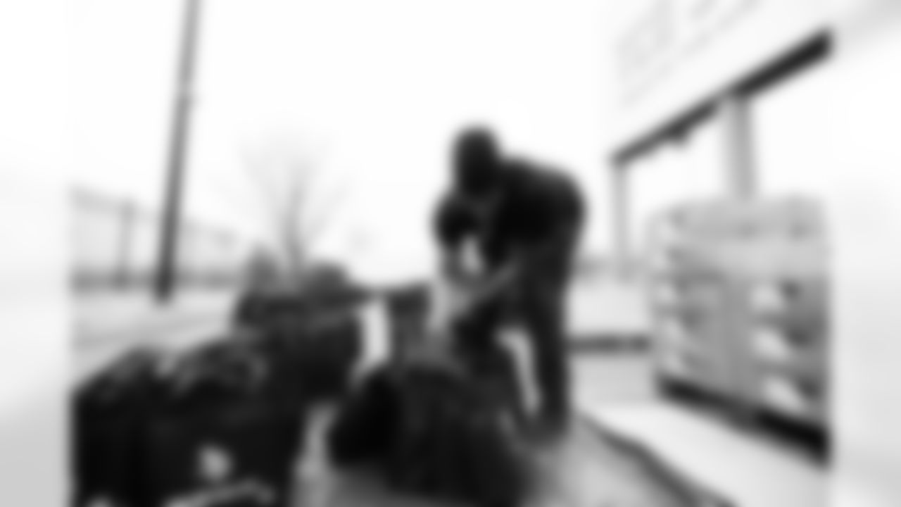 2025_ThanksgivingDriveThru_Rusco-9