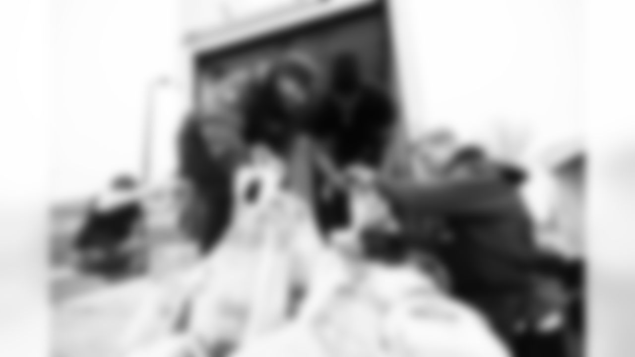 2025_ThanksgivingDriveThru_Rusco-28