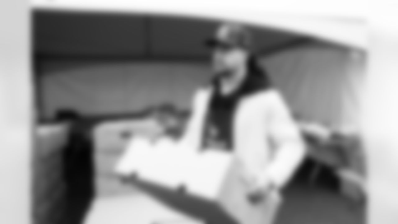 2025_1125_ThanksgivingDriveThru_0066