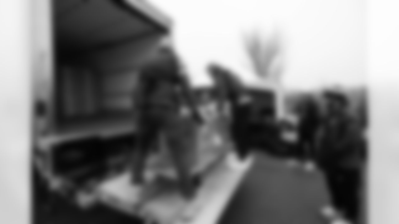 2025_ThanksgivingDriveThru_Rusco-26