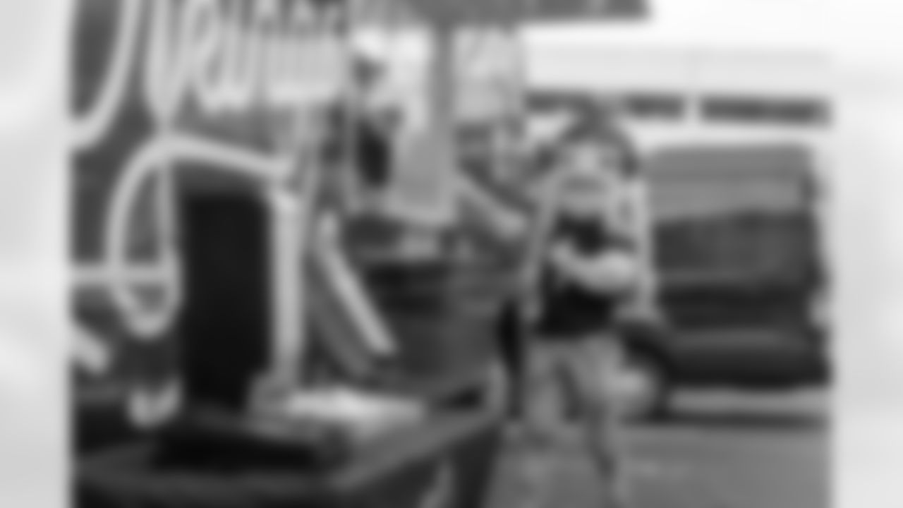 2025_1118_CR_ThanksgivingMealDistribution_0625