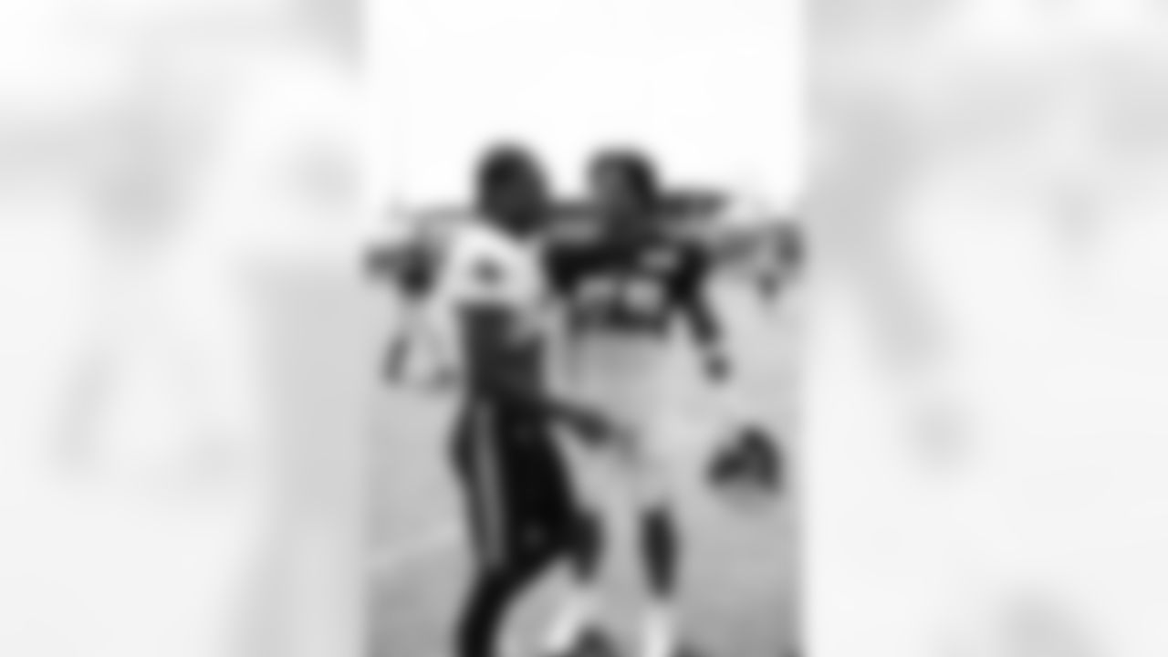 Stefon Diggs reunites with former Vikings teammates and coaches during joint practice with the Patriots