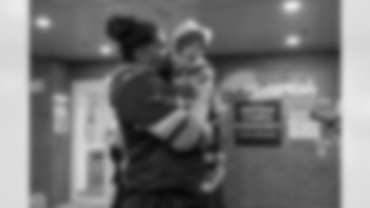 Levi_ThanksgivingMeals_019