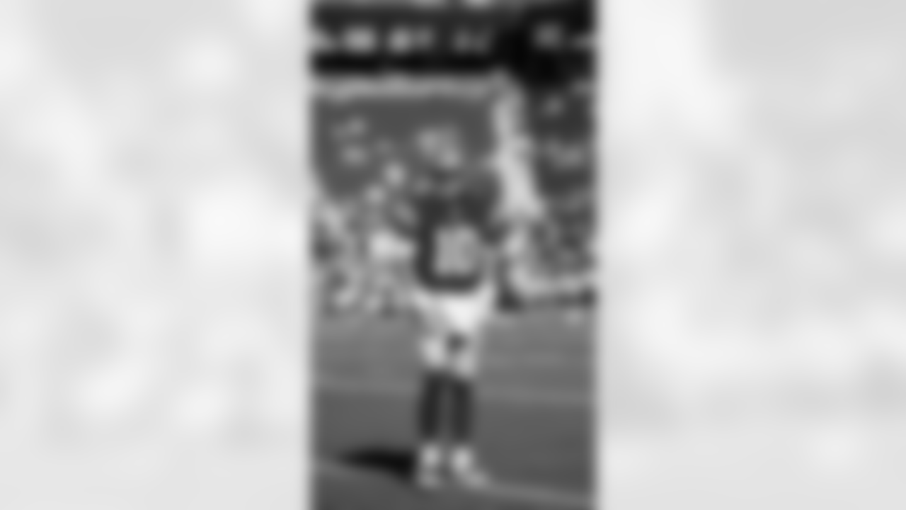 QB Mac Jones