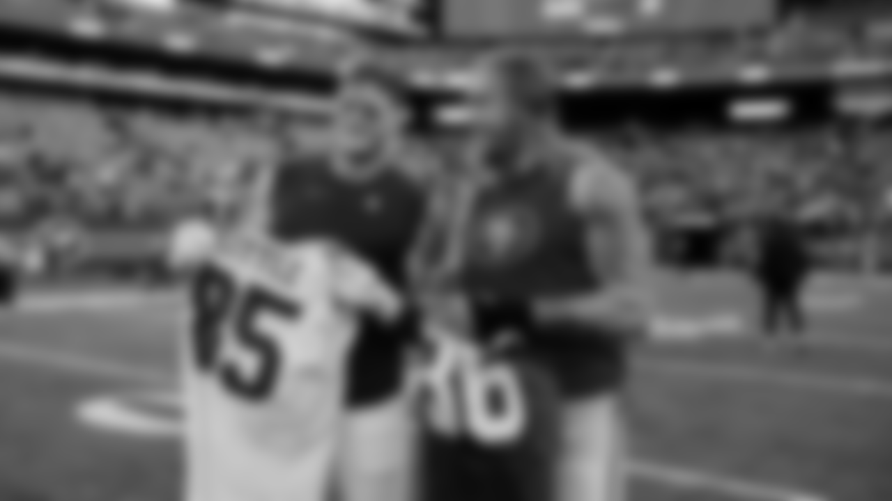 New York Giants TE Thomas Fidone II, TE George Kittle