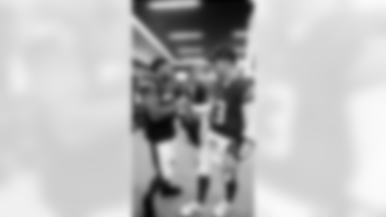 LB Dee Winters, QB Brock Purdy