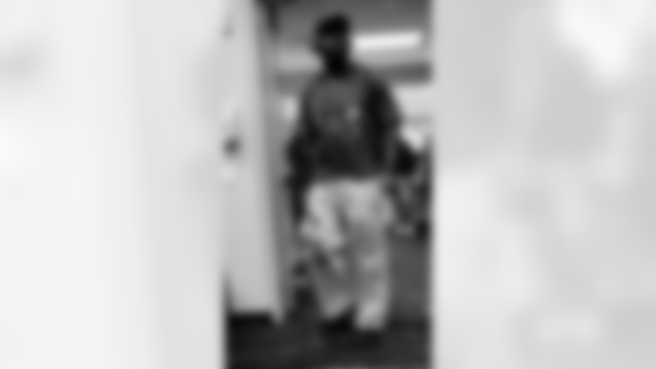 DL Sam Okuayinonu
