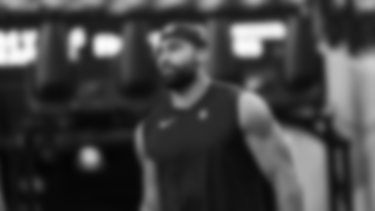 LB Curtis Robinson