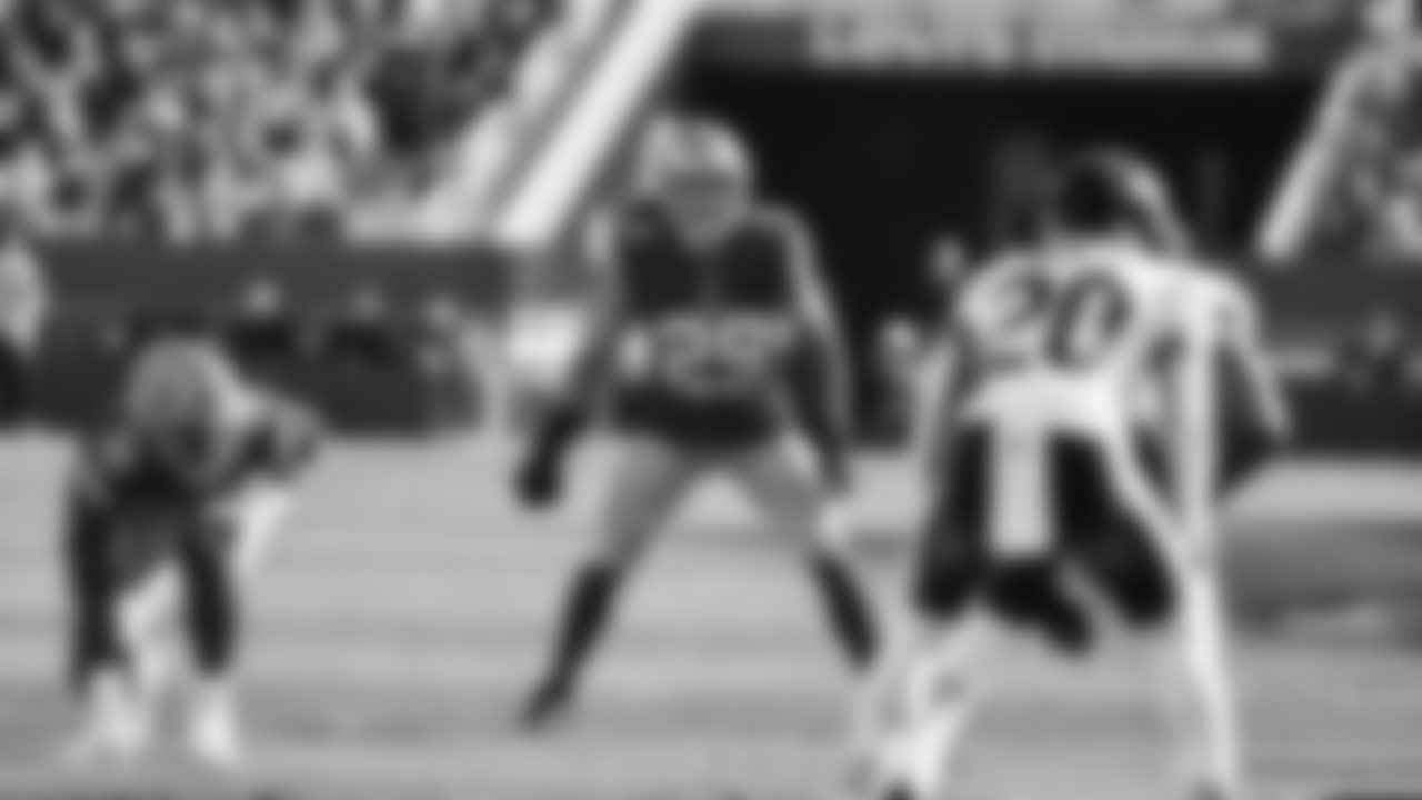 DL Leonard Floyd, S Talanoa Hufanga