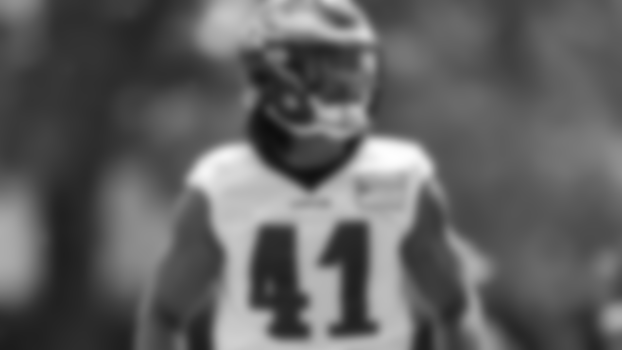 LB Lance Dixon