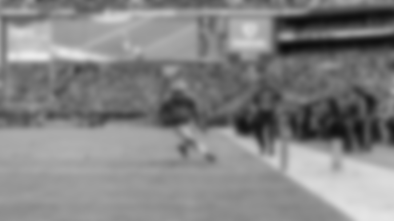 Saquon Barkley prepares for take-off.