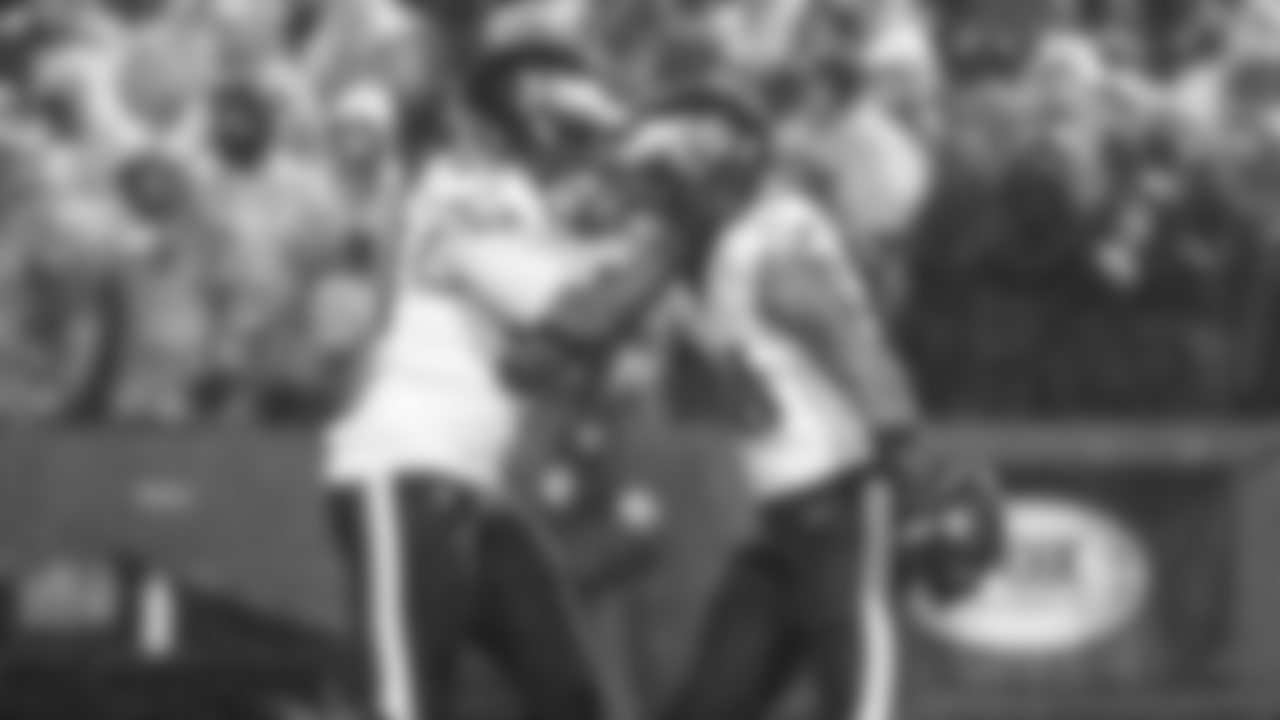 OLB Jalyx Hunt and LB Jihaad Campbell