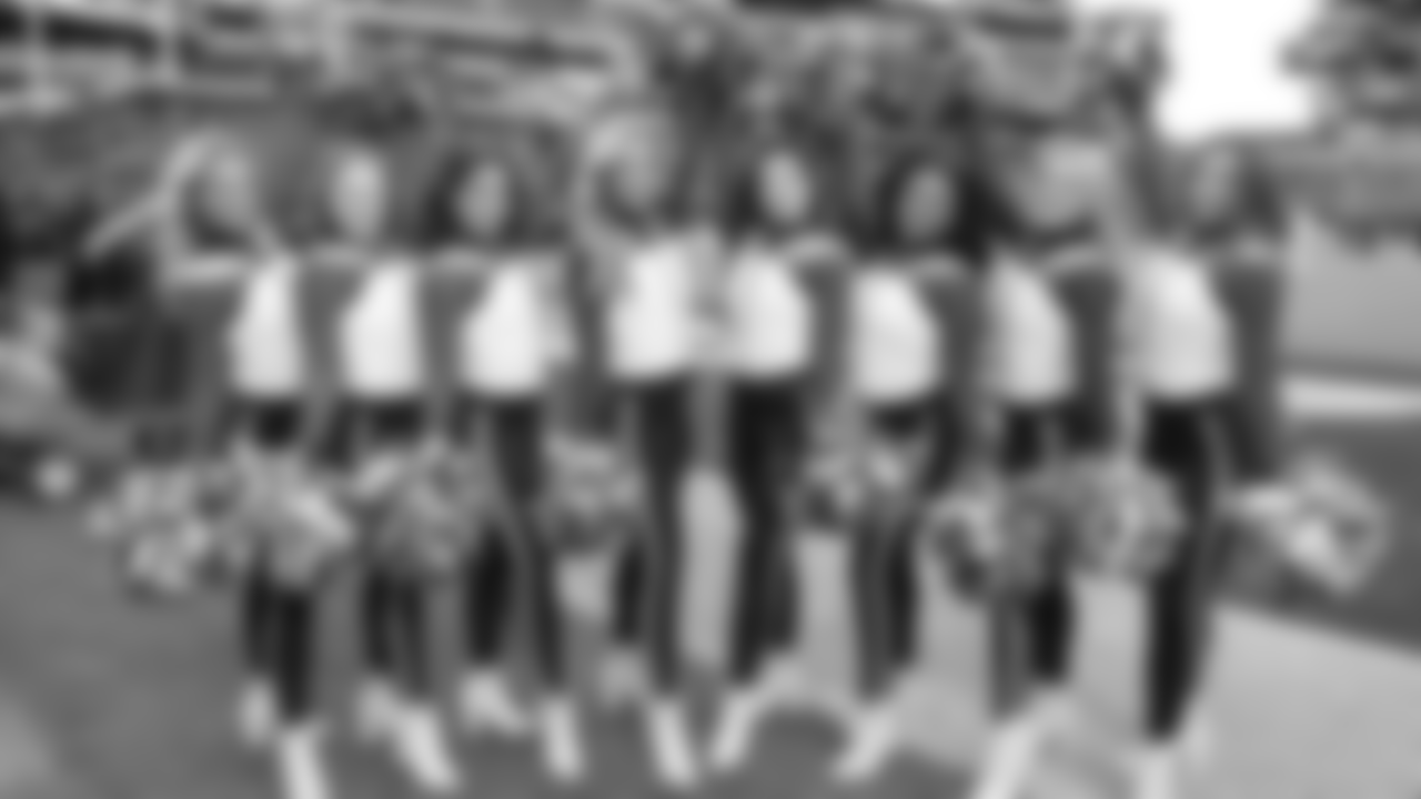 Cali, Gracie, Elana, Erin, Deanna, Mieka, Ashton, and Rachelle