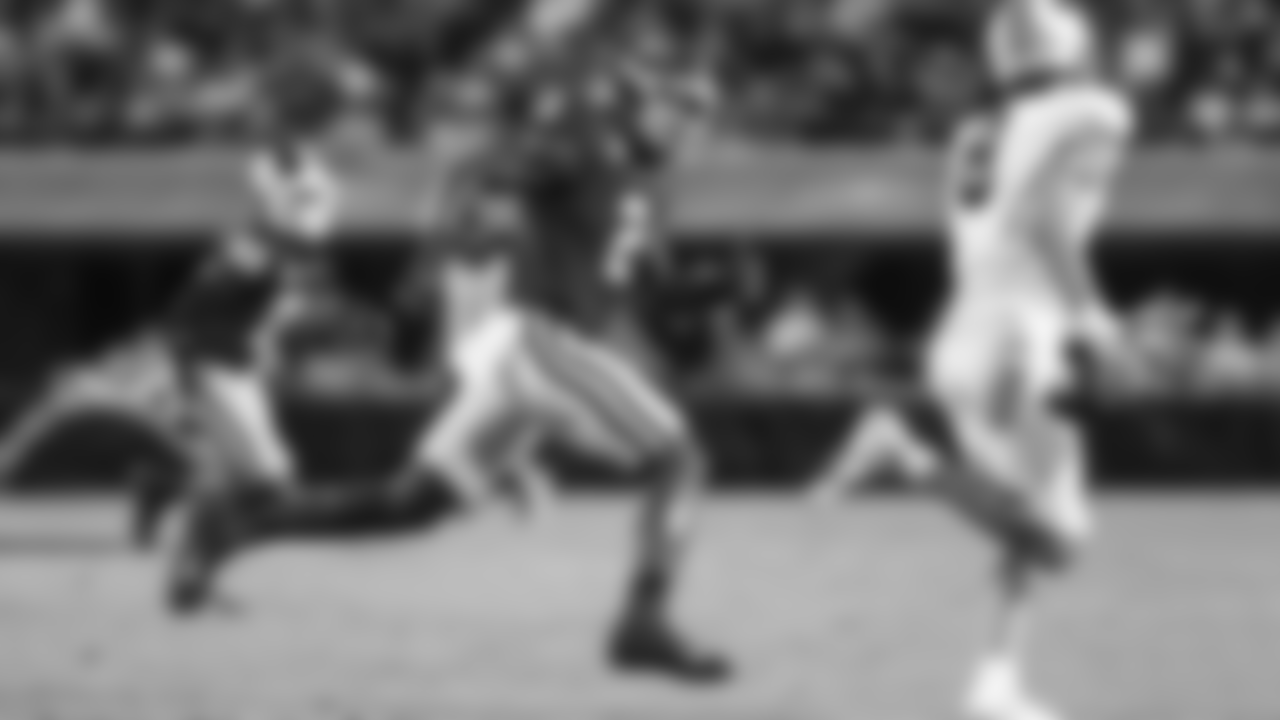 LB Smael Mondon