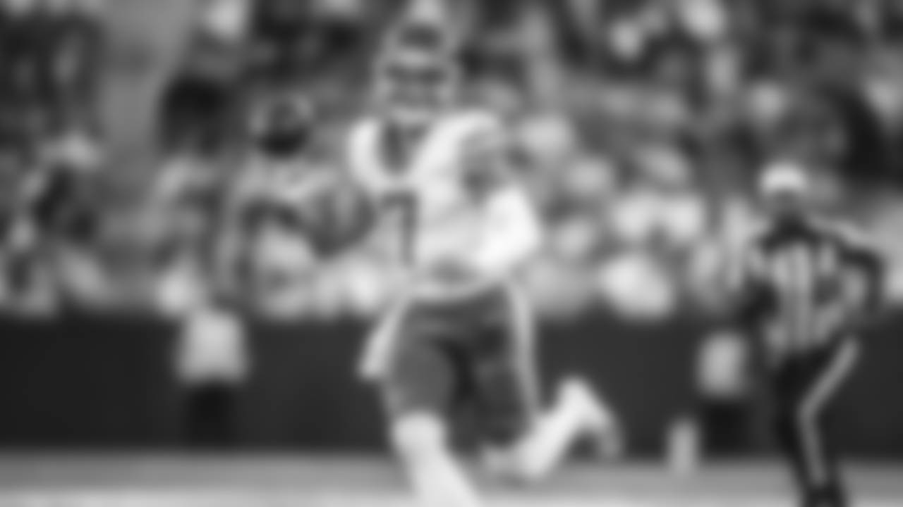 QB Justin Fields