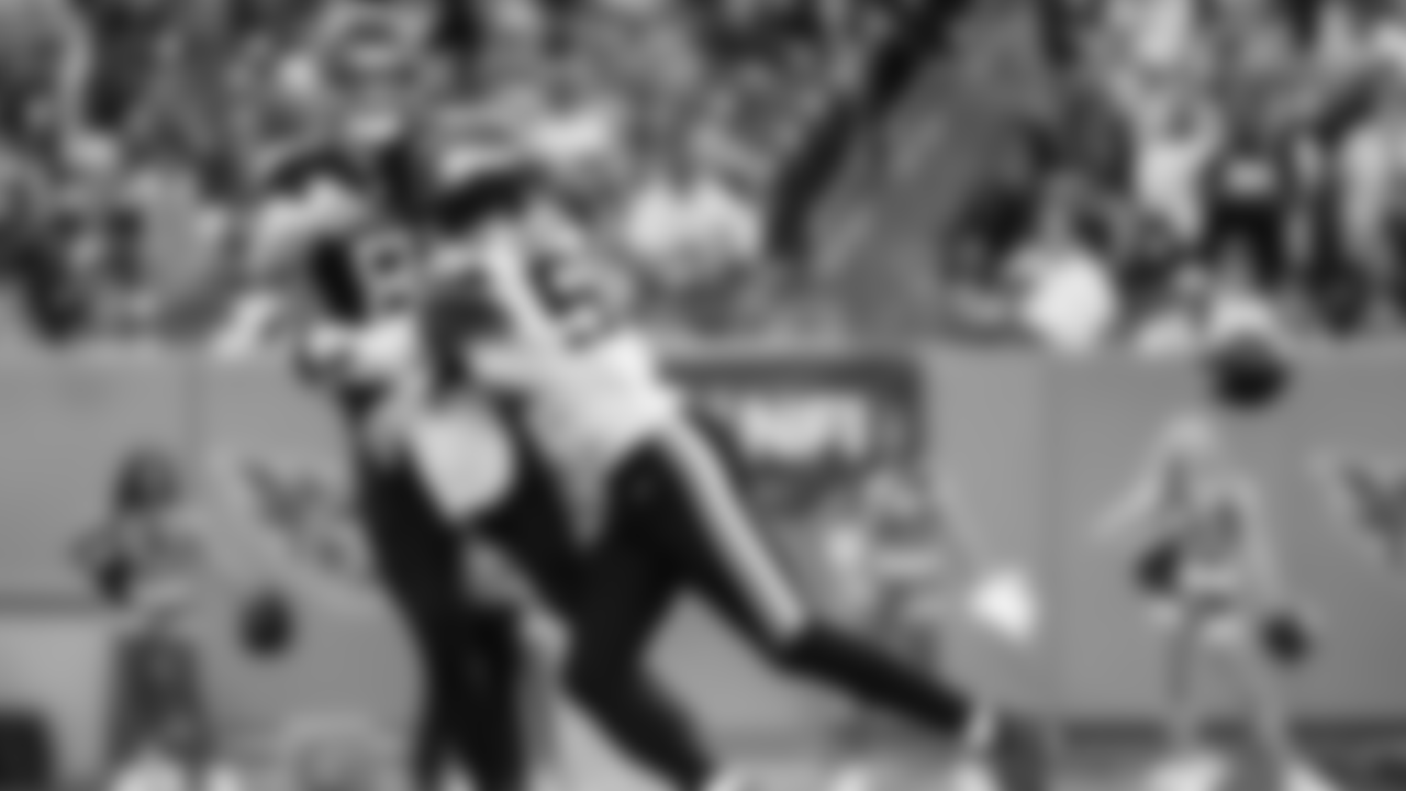 58 OLB Jonathan Greenard