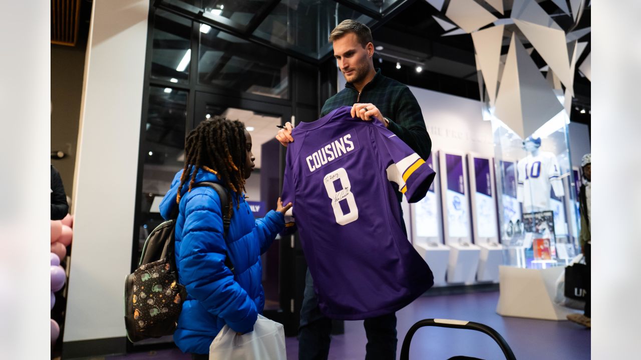 Vikings Spread Holiday Cheer Throughout Twin Cities Communities