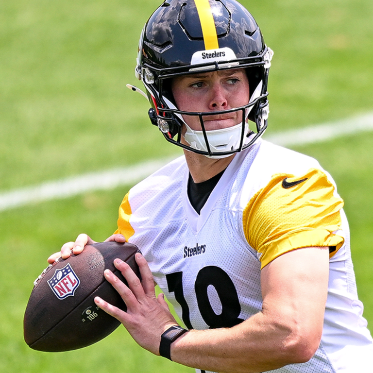 Will Howard, the young star rated by Art Rooney II as the highest-rated QB in the Steelers, he stated the reason why he recruited Aaron Rodgers as a "Teacher" to teach him the game for 1 year and... vannguyen