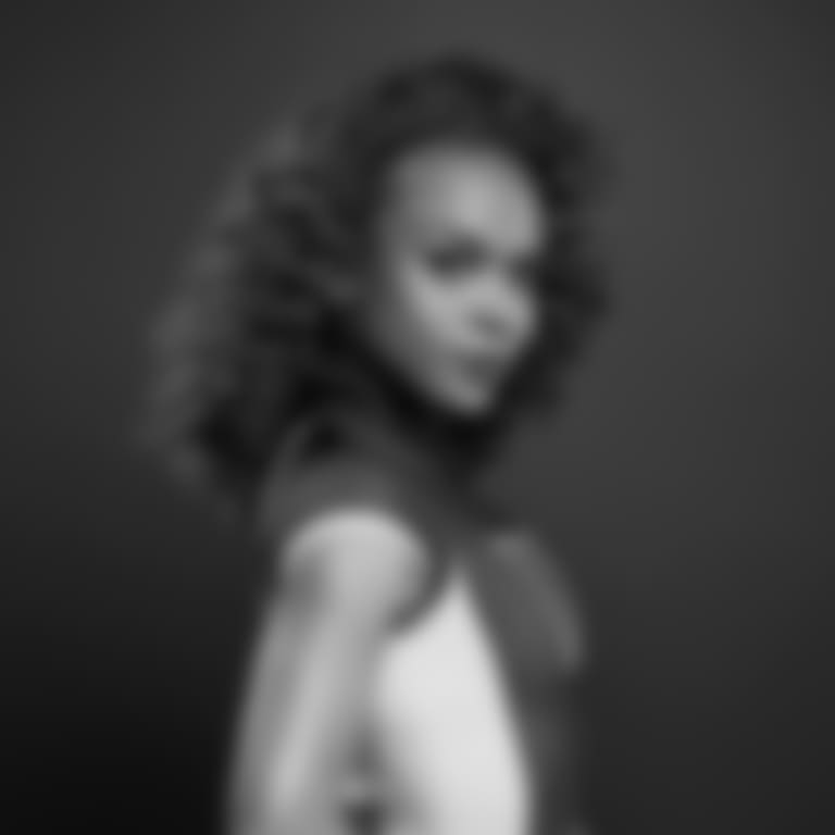 2025 Avonie_Headshot-Edit