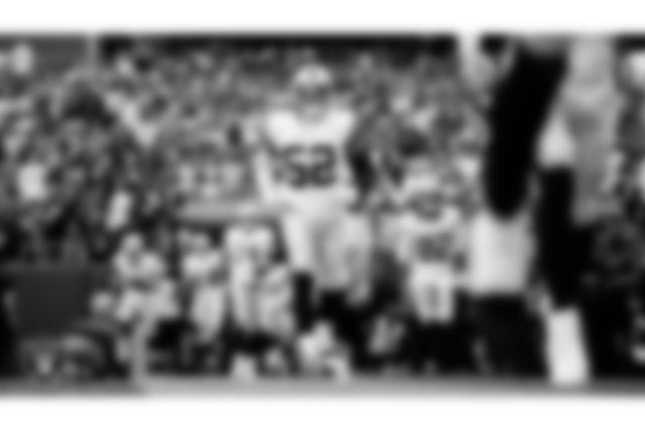 Las Vegas Raiders linebacker Elandon Roberts (52) as the team is introduced onto the field before the regular season away game against the Washington Commanders at Northwest Stadium.