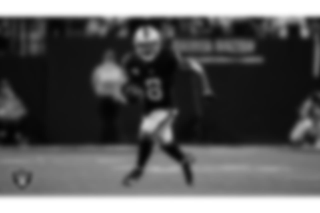 Las Vegas Raiders running back Josh Jacobs (8) during the regular season home game against the New York Jets at Allegiant Stadium.