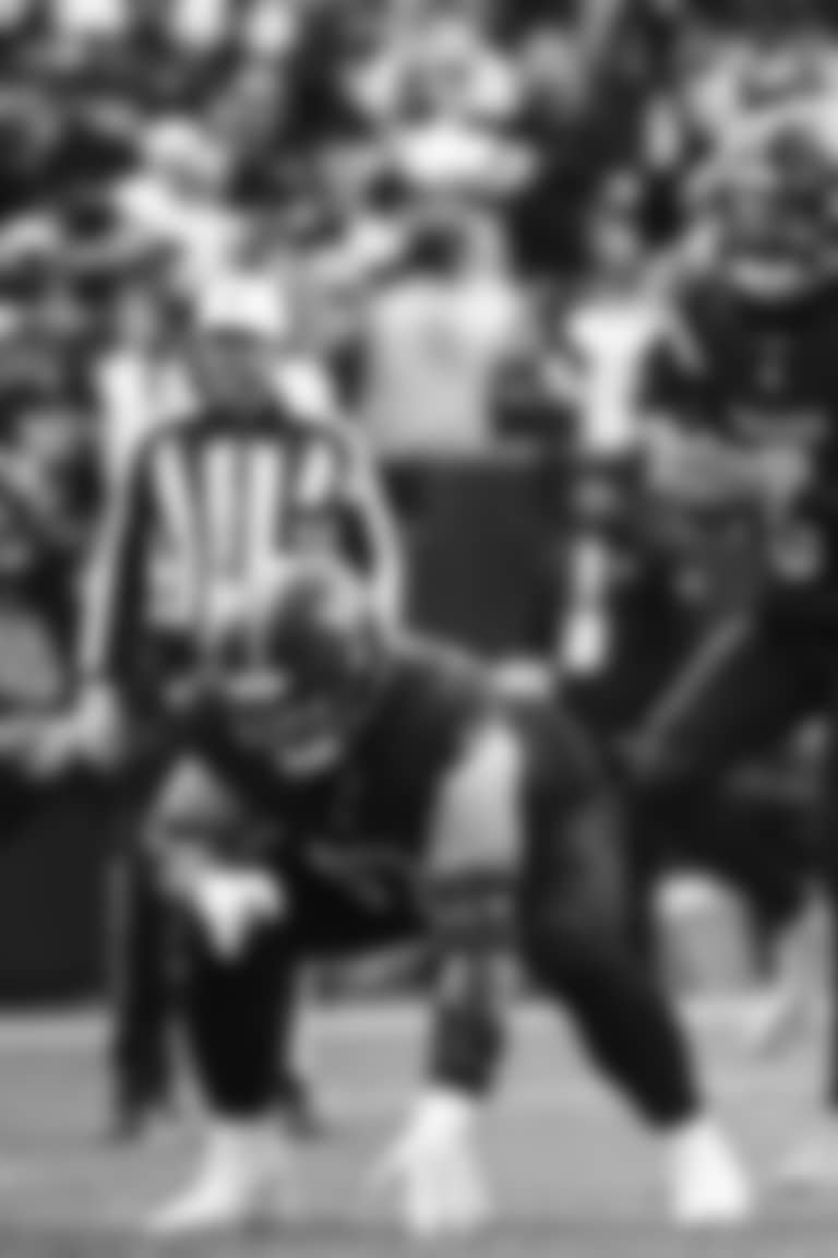 Washington Commanders quarterback Jayden Daniels (5) call for the snap at the Pittsburgh Steelers vs Washington Commanders game at Northwest Stadium in Landover, MD on November 11 2024. (Alyssa Howell/Washington Commanders)